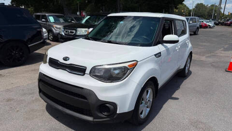 2017 Kia Soul Base FWD photo