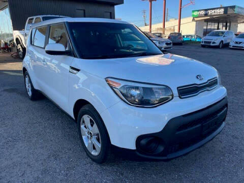 2017 Kia Soul Base FWD photo