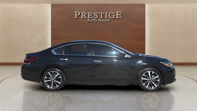 2017 Nissan Altima 2.5 SR FWD photo