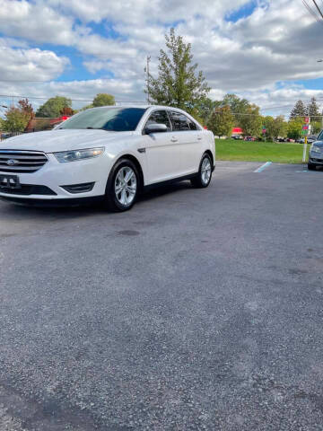2017 Ford Taurus SEL FWD photo