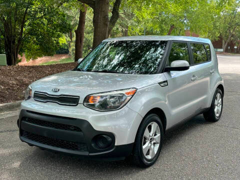 2017 Kia Soul Base FWD photo