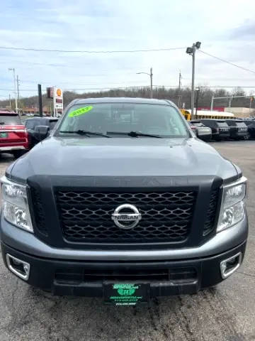 2017 Nissan Titan XD S 4WD photo