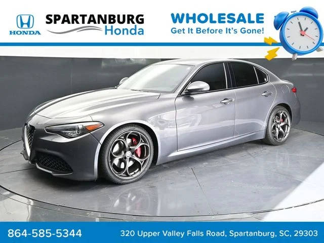 2017 Alfa Romeo Giulia Ti RWD photo