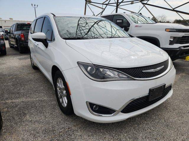 2017 Chrysler Pacifica Minivan Touring Plus FWD photo