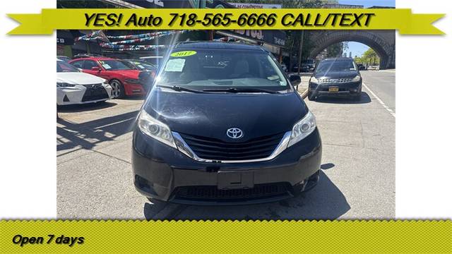 2017 Toyota Sienna LE AWD photo