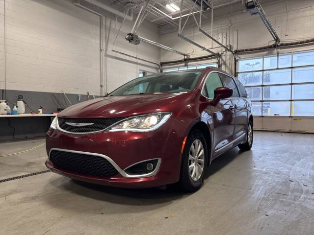 2017 Chrysler Pacifica Minivan Touring-L FWD photo