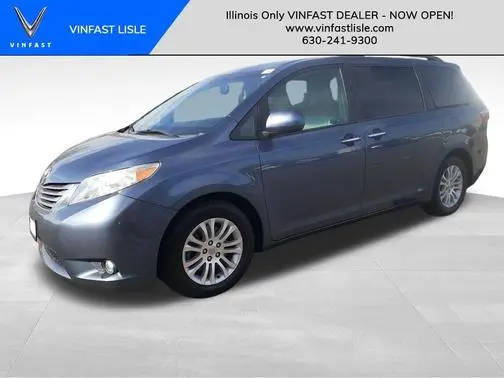 2017 Toyota Sienna XLE FWD photo