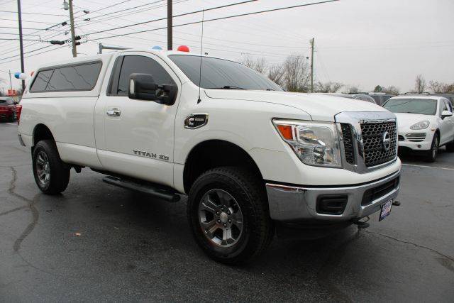 2017 Nissan Titan XD SV 4WD photo