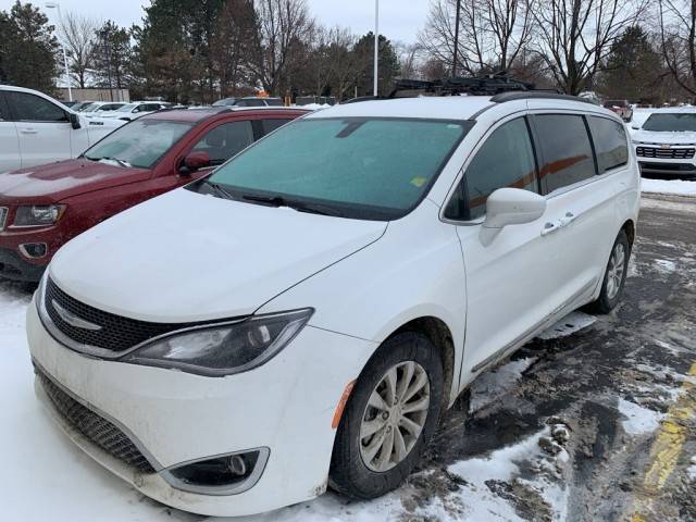 2017 Chrysler Pacifica Minivan Touring-L FWD photo