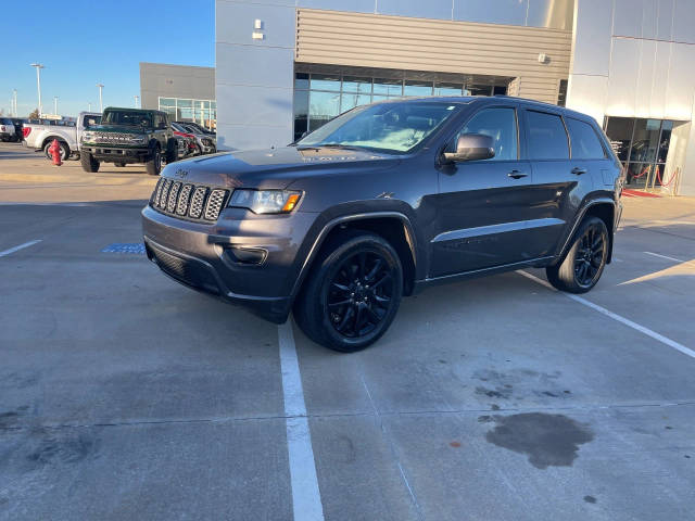 2017 Jeep Grand Cherokee Altitude RWD photo