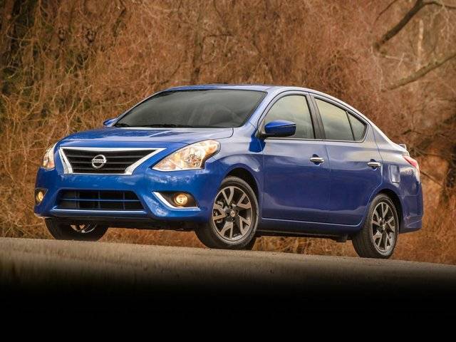 2016 Nissan Versa SV FWD photo