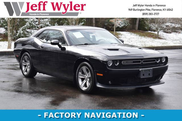 2015 Dodge Challenger SXT RWD photo