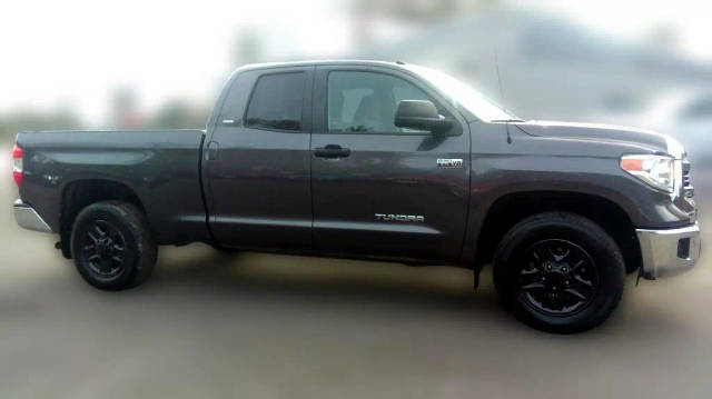 2017 Toyota Tundra SR5 4WD photo