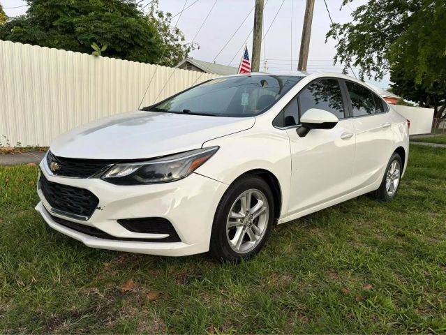2017 Chevrolet Cruze LT FWD photo