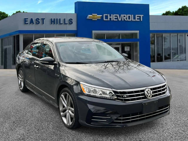 2017 Volkswagen Passat R-Line w/Comfort Pkg FWD photo