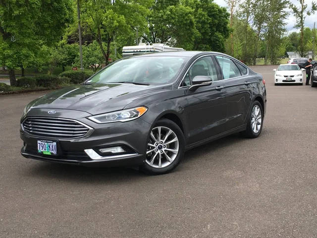 2017 Ford Fusion SE FWD photo