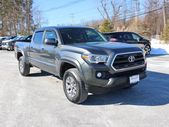 2017 Toyota Tacoma SR5 4WD photo