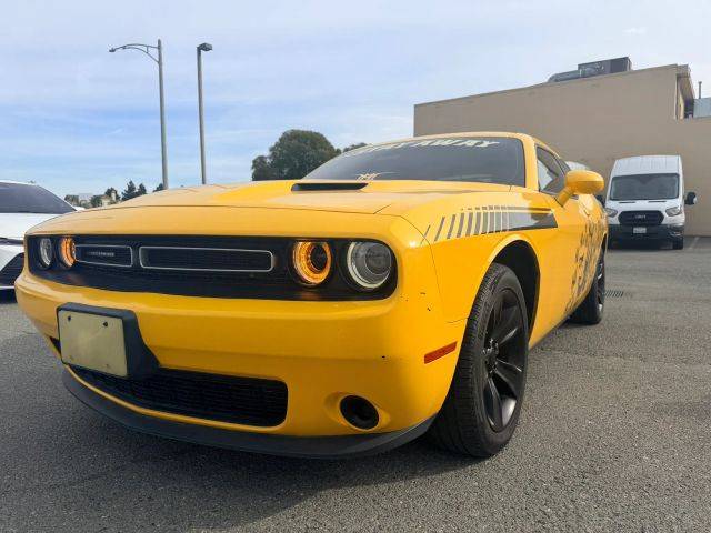 2017 Dodge Challenger SXT RWD photo
