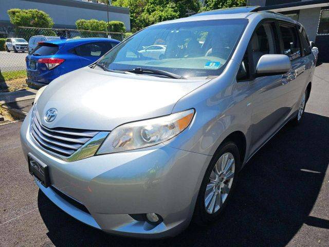 2017 Toyota Sienna XLE AWD photo