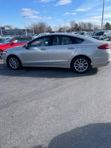 2017 Ford Fusion SE FWD photo