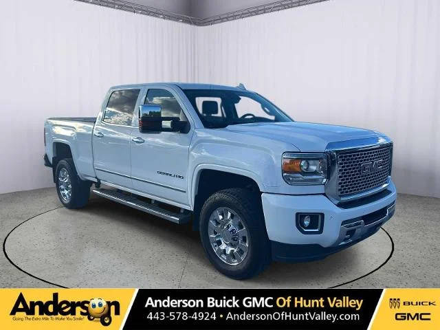 2017 GMC Sierra 2500HD Denali 4WD photo