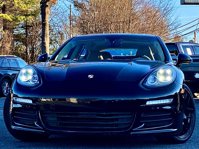 2015 Porsche Panamera  RWD photo