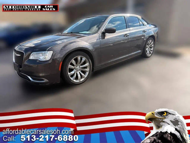 2017 Chrysler 300 Limited RWD photo