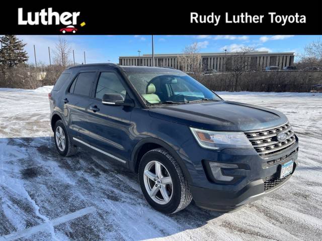 2017 Ford Explorer XLT 4WD photo