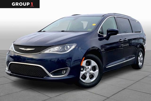 2017 Chrysler Pacifica Minivan Touring-L Plus FWD photo