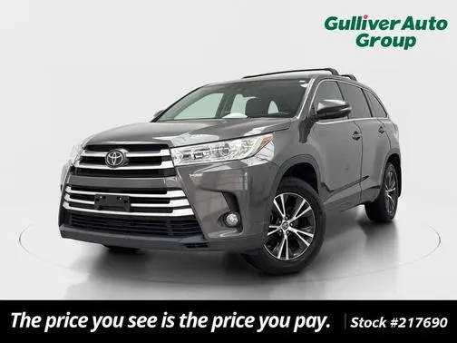 2017 Toyota Highlander LE Plus FWD photo