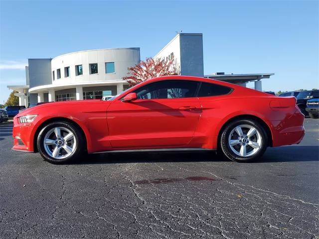 2017 Ford Mustang V6 RWD photo