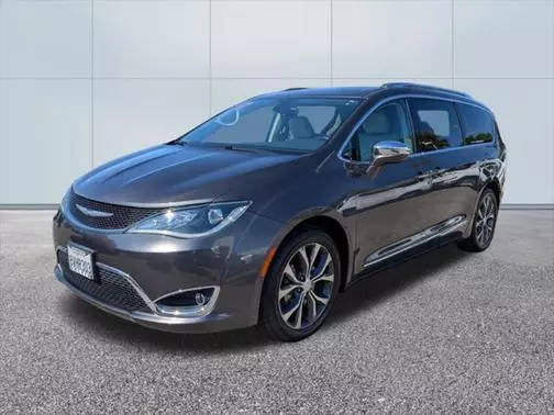 2017 Chrysler Pacifica Minivan Limited FWD photo