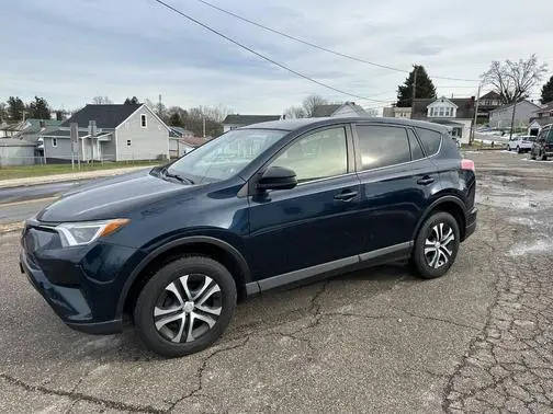 2017 Toyota RAV4 LE AWD photo