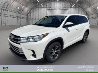 2017 Toyota Highlander LE FWD photo