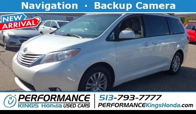 2017 Toyota Sienna XLE Premium FWD photo