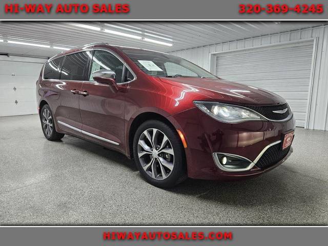 2017 Chrysler Pacifica Minivan Limited FWD photo