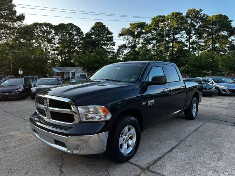 2017 Ram 1500 SLT 4WD photo