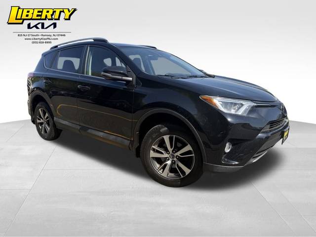 2017 Toyota RAV4 XLE AWD photo