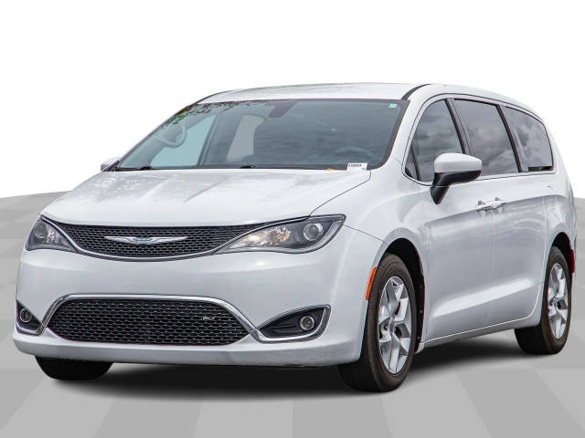 2017 Chrysler Pacifica Minivan Touring Plus FWD photo