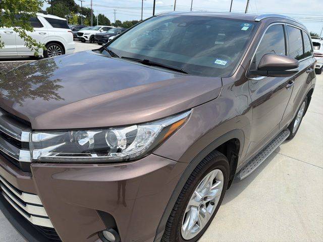 2017 Toyota Highlander Limited FWD photo