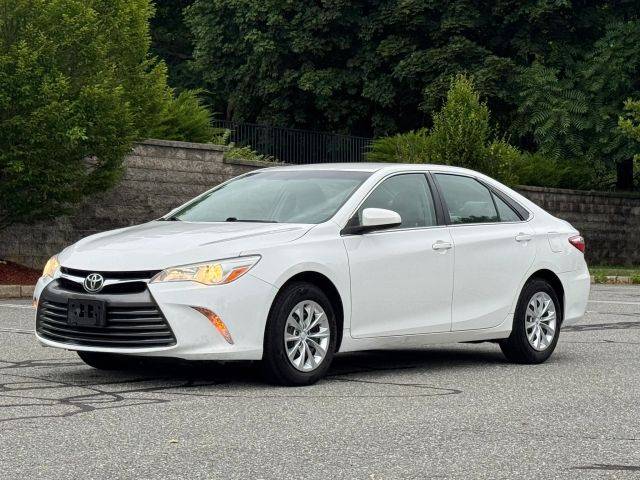2017 Toyota Camry LE FWD photo