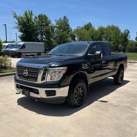 2017 Nissan Titan XD SV 4WD photo