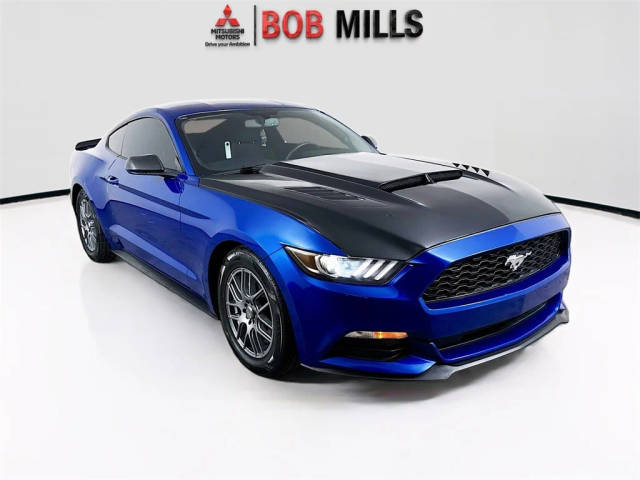 2017 Ford Mustang V6 RWD photo