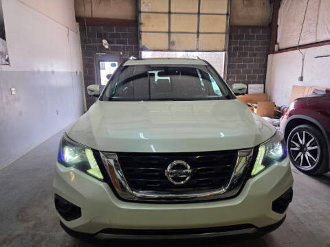 2017 Nissan Pathfinder Platinum 4WD photo