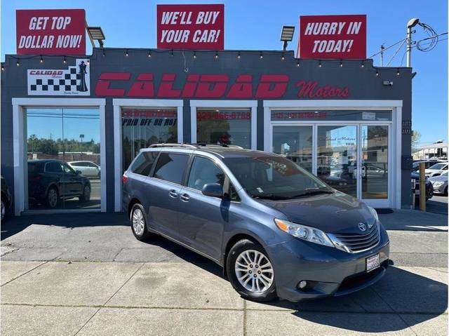 2017 Toyota Sienna XLE FWD photo