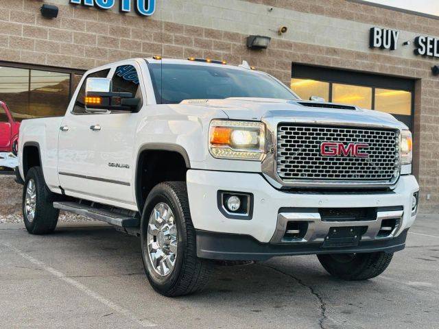 2017 GMC Sierra 2500HD Denali 4WD photo