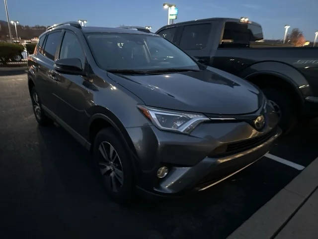 2017 Toyota RAV4 XLE AWD photo