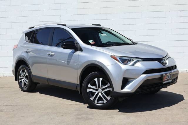 2017 Toyota RAV4 LE FWD photo