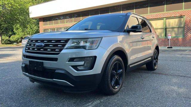 2017 Ford Explorer XLT 4WD photo