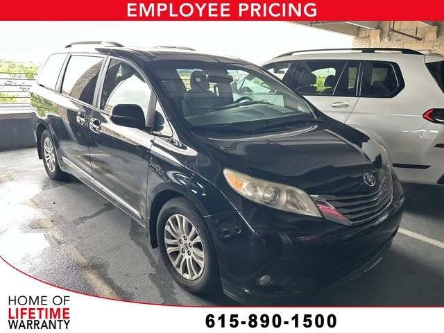 2017 Toyota Sienna XLE FWD photo